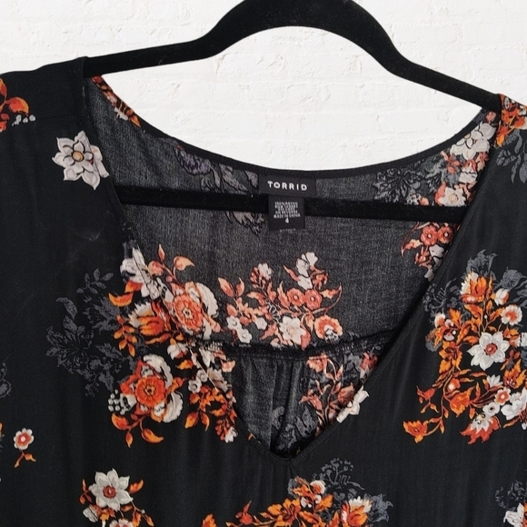 Torrid FLORAL PRINT BELL SLEEVE CHALLIS BLOUSE - Picture 5 of 11